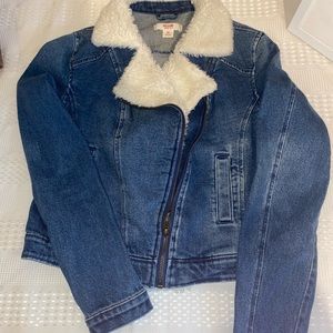 Mossimo Jean jacket with faux fur collar Size XS good pre used condition